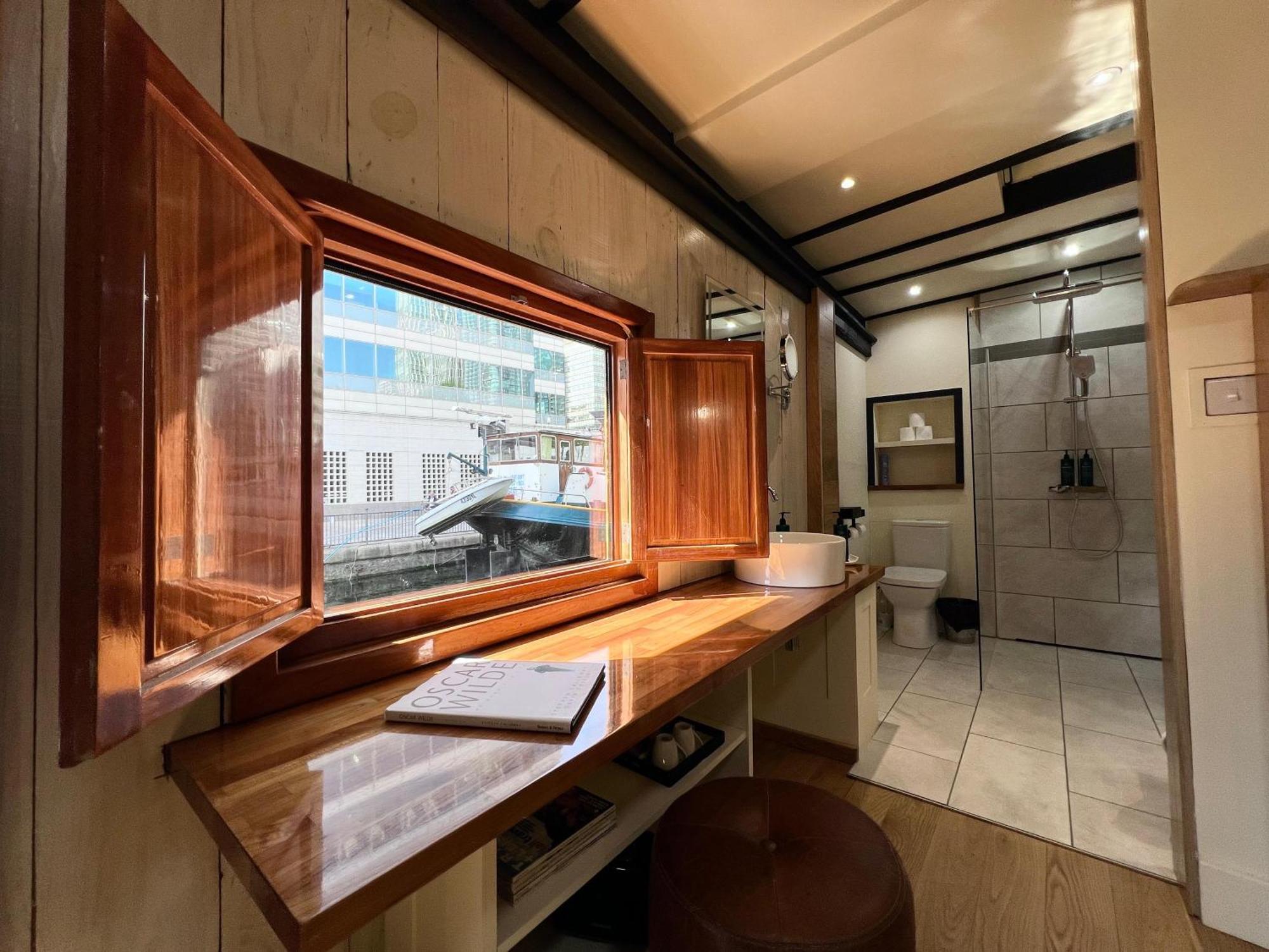 Le Sorelle Bateau-hôtel Londres
